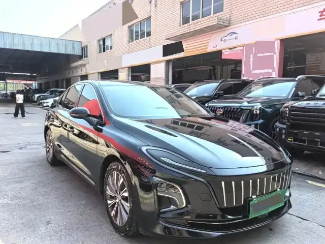 Hongqi E-QM5 — Фото автомобиля 3
