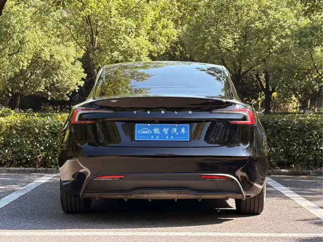 Tesla Model 3 — Фото автомобиля 6