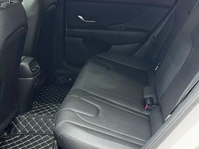 Hyundai Elantra — Фото автомобиля 18
