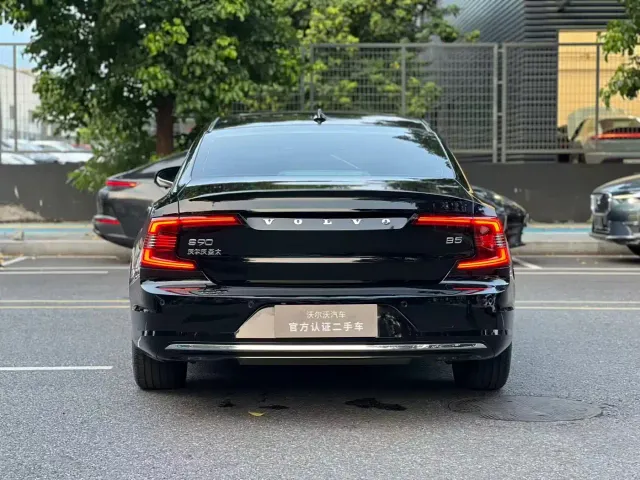 Volvo S90 — Фото автомобиля 10