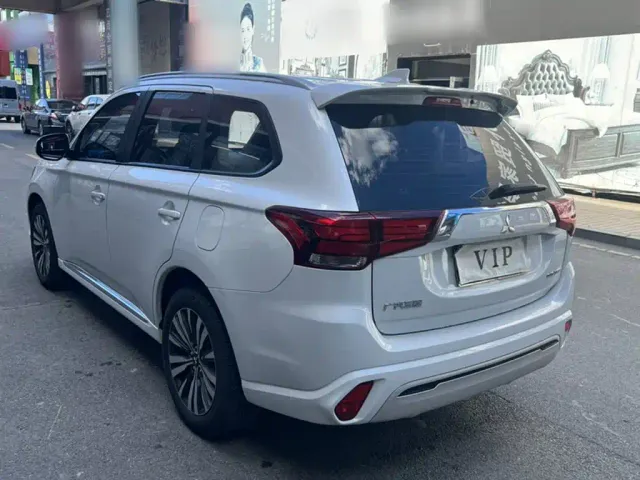 Mitsubishi Outlander — Фото автомобиля 4