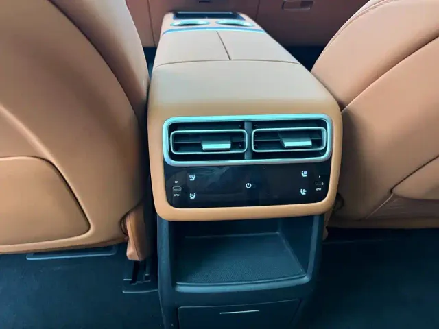 Li Auto L7 — Фото автомобиля 8
