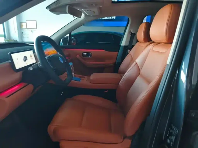 Leapmotor C10 — Фото автомобиля 14
