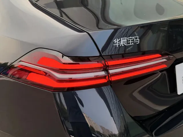 BMW 5 Series — Фото автомобиля 26
