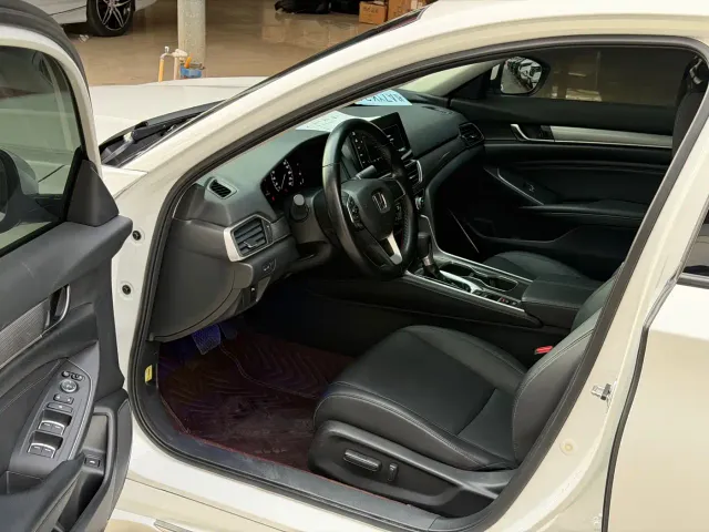 Honda Accord — Фото автомобиля 3