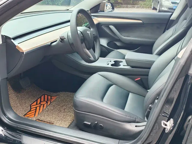 Tesla Model 3 — Фото автомобиля 8