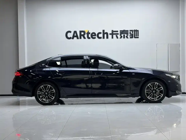 BMW 5 Series — Фото автомобиля 8