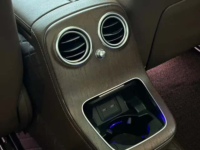 Mercedes-Benz E-Class — Фото автомобиля 14