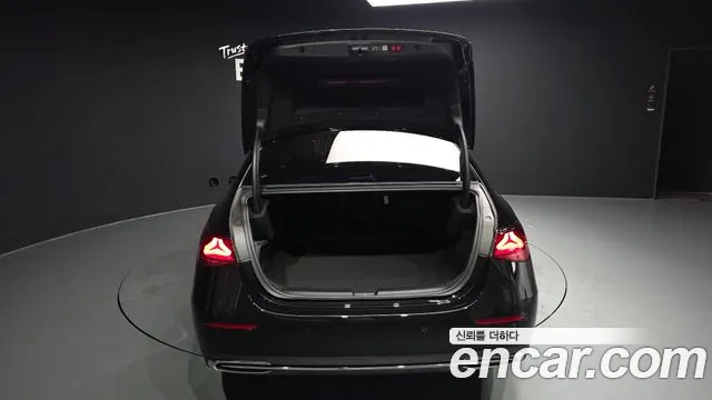 Mercedes-Benz E-Class — Фото автомобиля 17