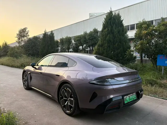 Xiaomi SU7 — Фото автомобиля 7