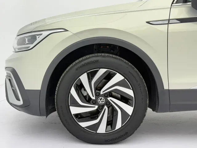 Volkswagen Tiguan L — Фото автомобиля 24