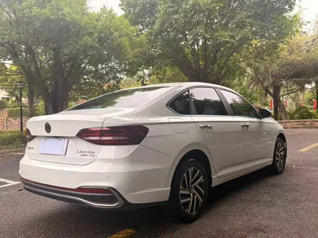 Volkswagen Lavida — Фото автомобиля 9