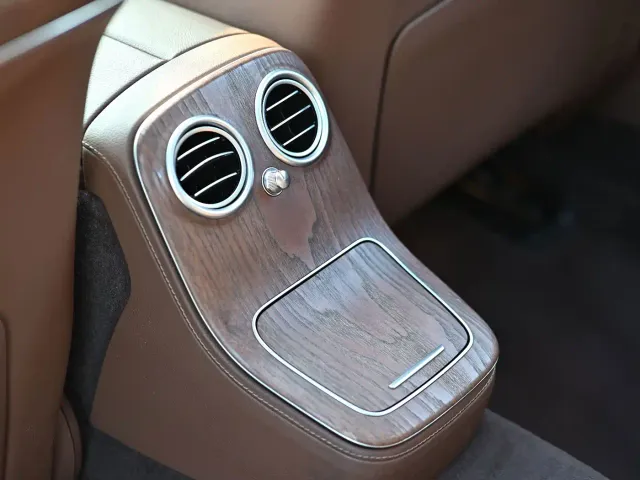 Mercedes-Benz E-Class — Фото автомобиля 15