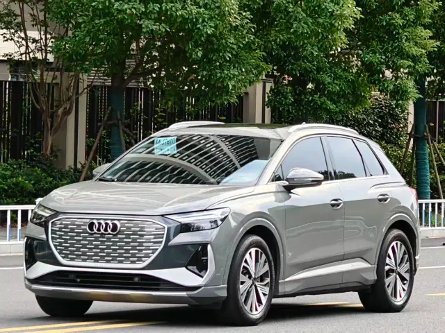 Фотография автомобиля — Audi Q4 e-tron