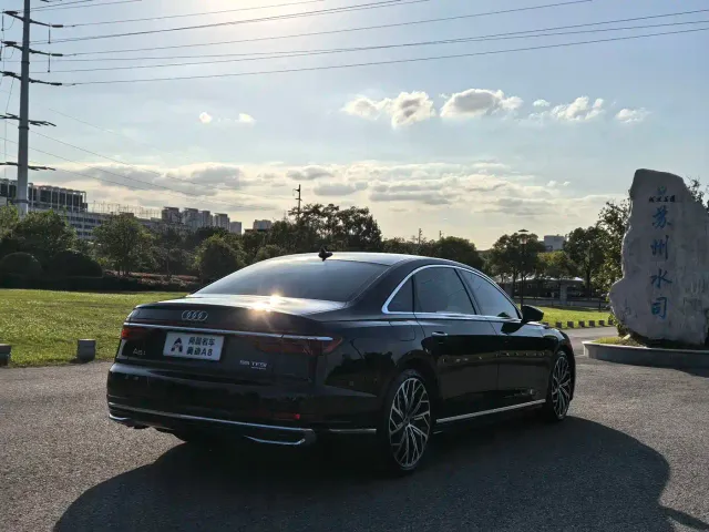 Audi A8 — Фото автомобиля 18