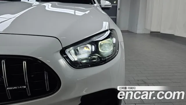 Mercedes-Benz E-Class — Фото автомобиля 22