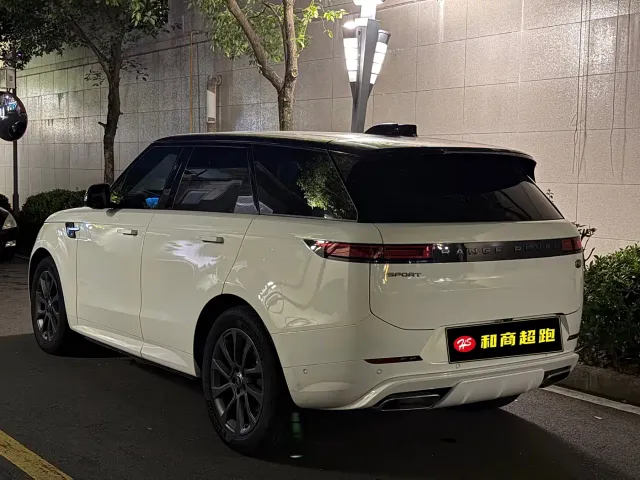 Land Rover Range Rover Sport — Фото автомобиля 4