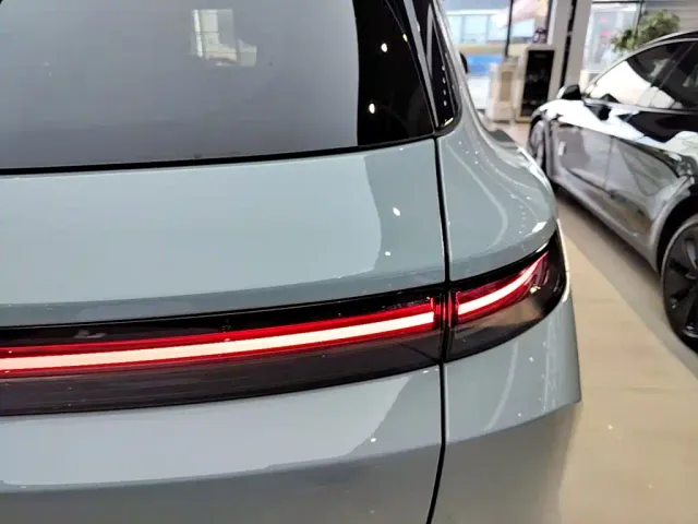 Li Auto L6 — Фото автомобиля 7