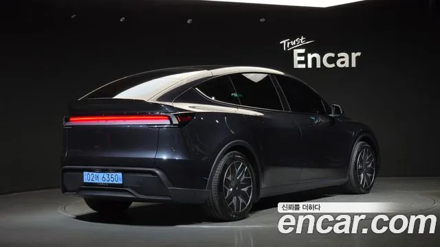 Tesla Model Y — Фото автомобиля 2