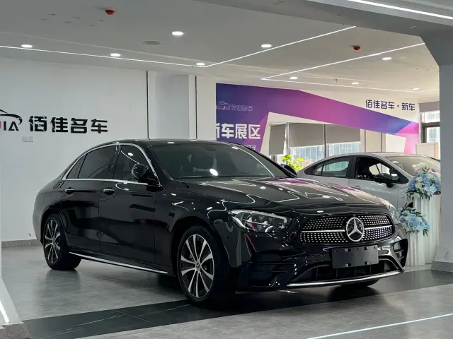 Mercedes-Benz E-Class — Фото автомобиля 3