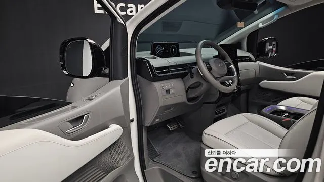 Hyundai Staria Staria — Фото автомобиля 3