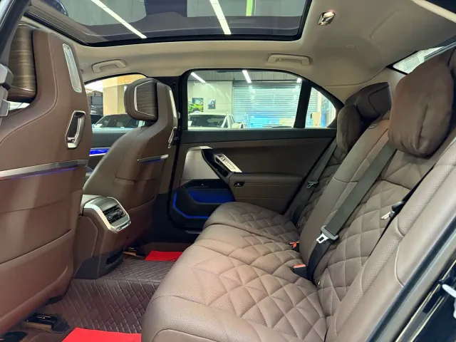 BMW 7 Series — Фото автомобиля 19