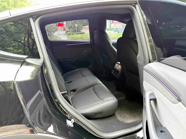 Tesla Model Y — Фото автомобиля 13