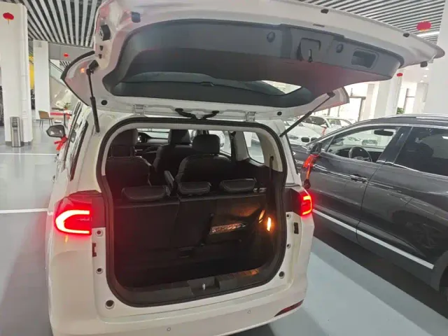 GAC Trumpchi M6 — Фото автомобиля 18