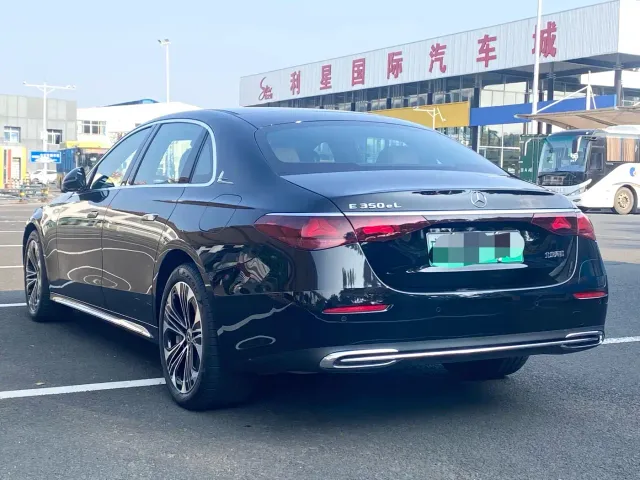 Mercedes-Benz E-Class — Фото автомобиля 4