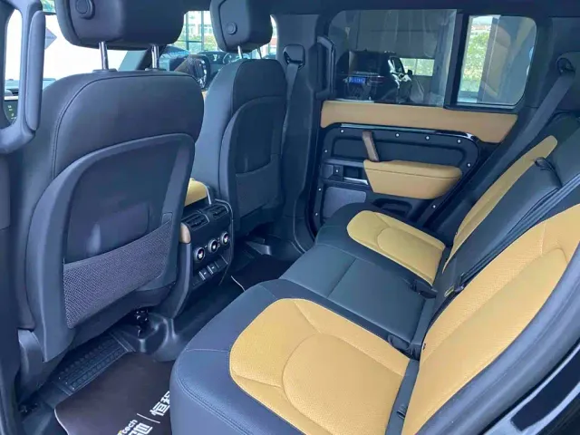Land Rover Defender — Фото автомобиля 22