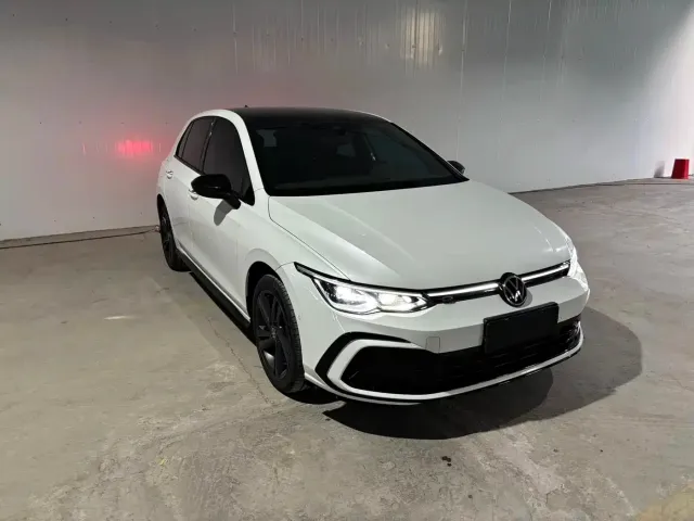 Volkswagen Golf — Фото автомобиля 2