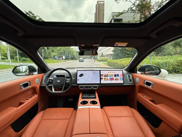 Li Auto L8 — Фото автомобиля 16