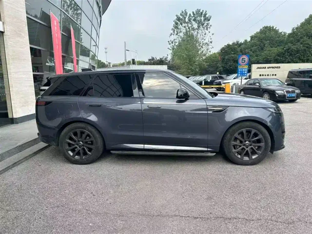 Land Rover Range Rover Sport — Фото автомобиля 10