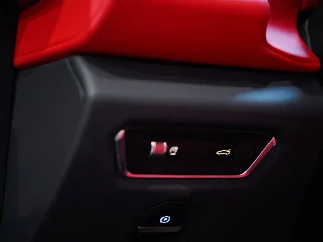 Lotus Emira — Фото автомобиля 15