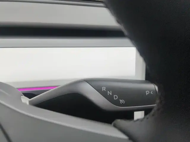 Tesla Model Y — Фото автомобиля 16