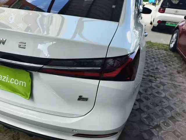 Roewe i5 — Фото автомобиля 7