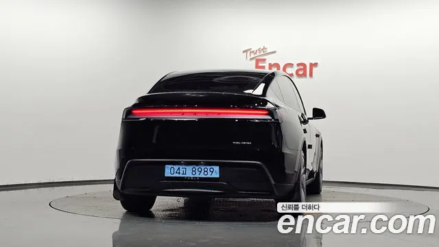 Tesla Model Y — Фото автомобиля 3