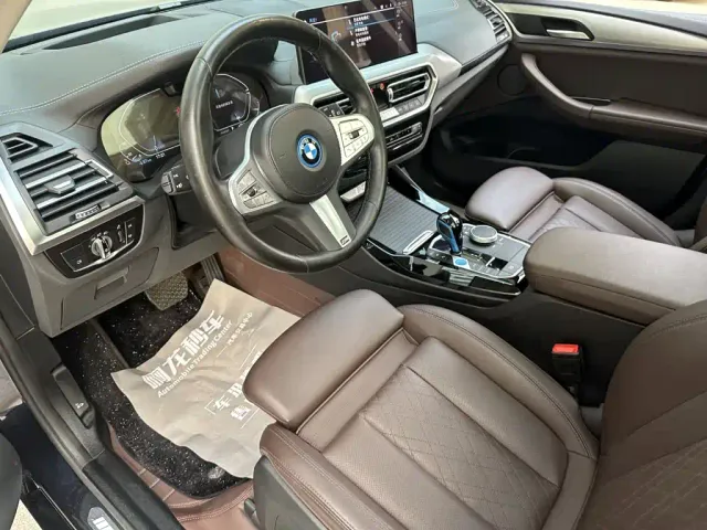 BMW iX3 — Фото автомобиля 8