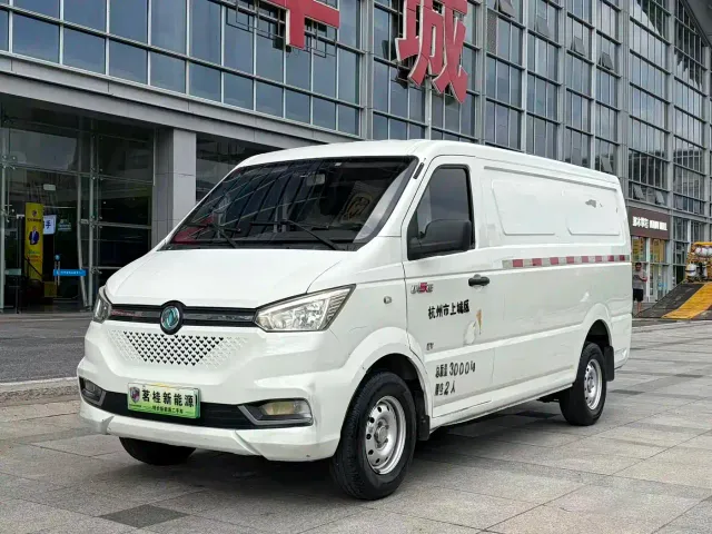 Фотография автомобиля — Dongfeng Yufeng Yufeng EM26