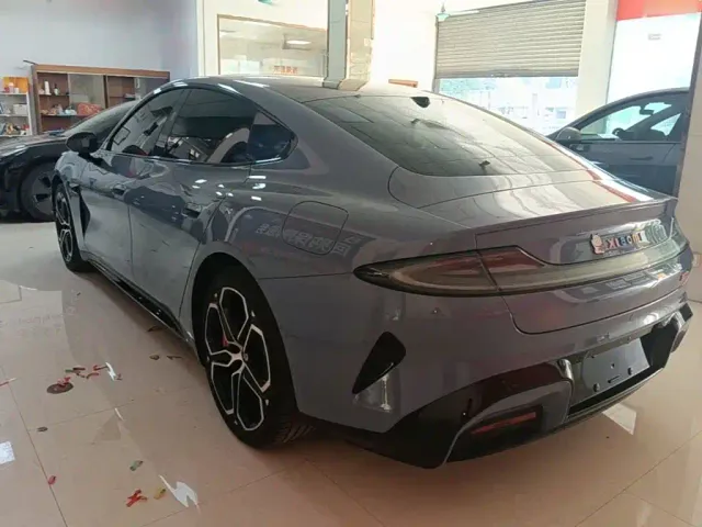 Xiaomi SU7 — Фото автомобиля 4