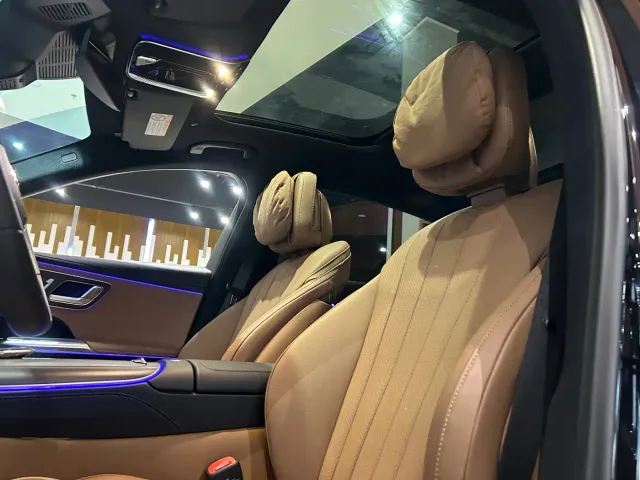 Mercedes-Benz E-Class — Фото автомобиля 11