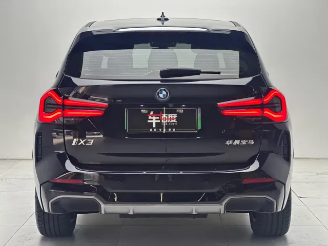 BMW iX3 — Фото автомобиля 5