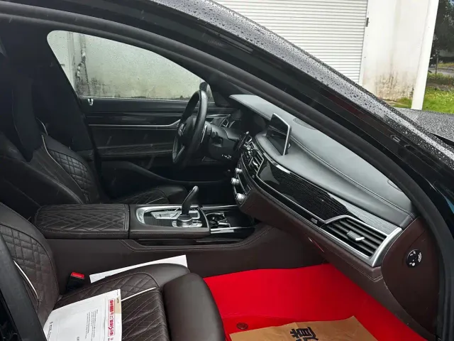 BMW 7 Series — Фото автомобиля 11