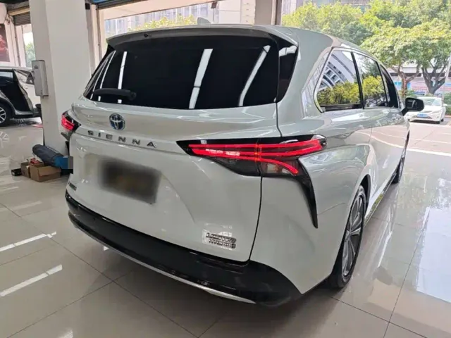 Toyota Sienna — Фото автомобиля 6