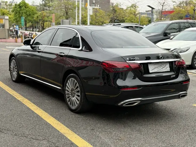 Mercedes-Benz E-Class — Фото автомобиля 7