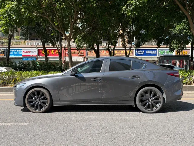 Mazda Axela — Фото автомобиля 3