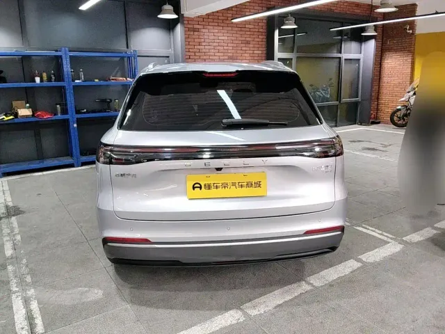 Geely Galaxy Starship 7 EM-i — Фото автомобиля 8