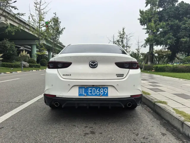 Mazda Axela — Фото автомобиля 4