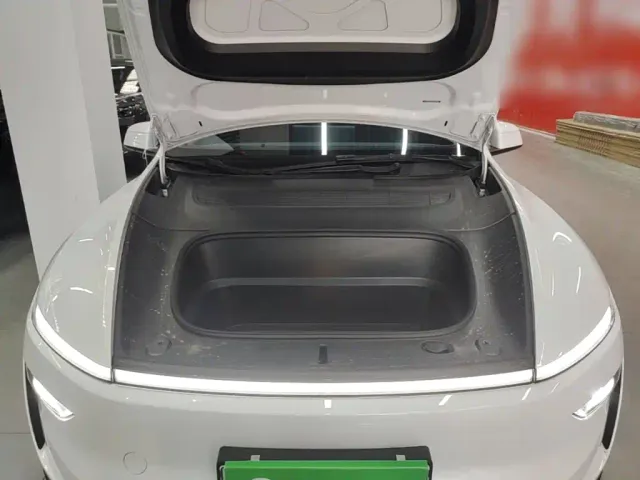 Tesla Model Y — Фото автомобиля 19