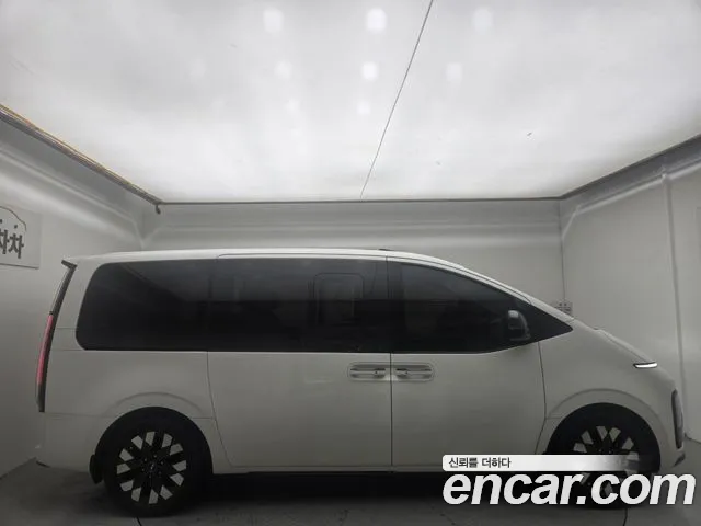 Hyundai Staria Staria L3.5 Lounge 7 мест — Фото автомобиля 2